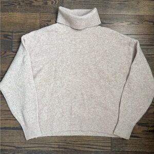 Like New H&M size small cream turtleneck sweater